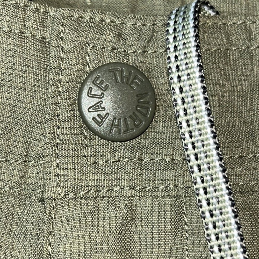 North Face Women's Size 6 Olive Green Shorts Drawstring Belt Loop Stowe Pocket - Picture 2 of 9